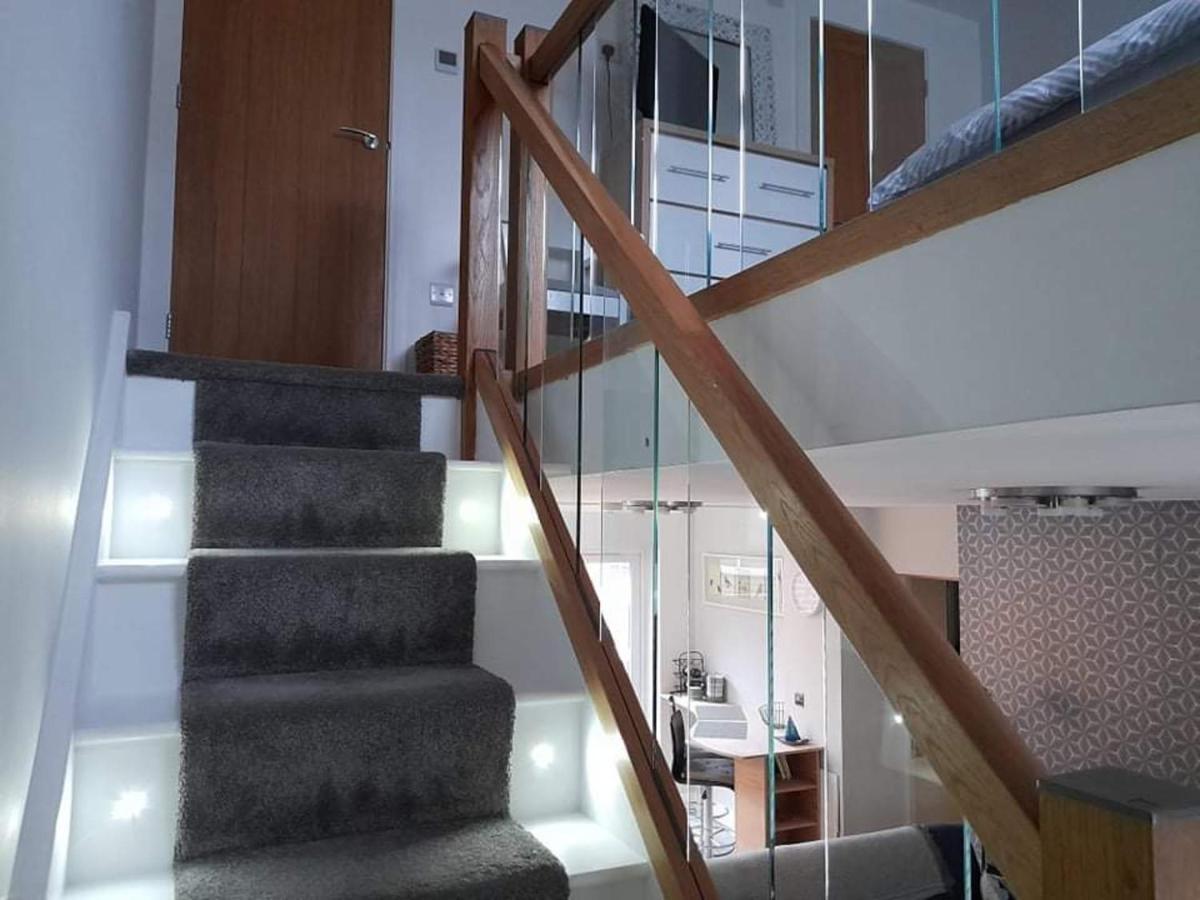 Outstanding Modern 1-Bed House In Chippenham Chippenham (Wiltshire) Exterior photo