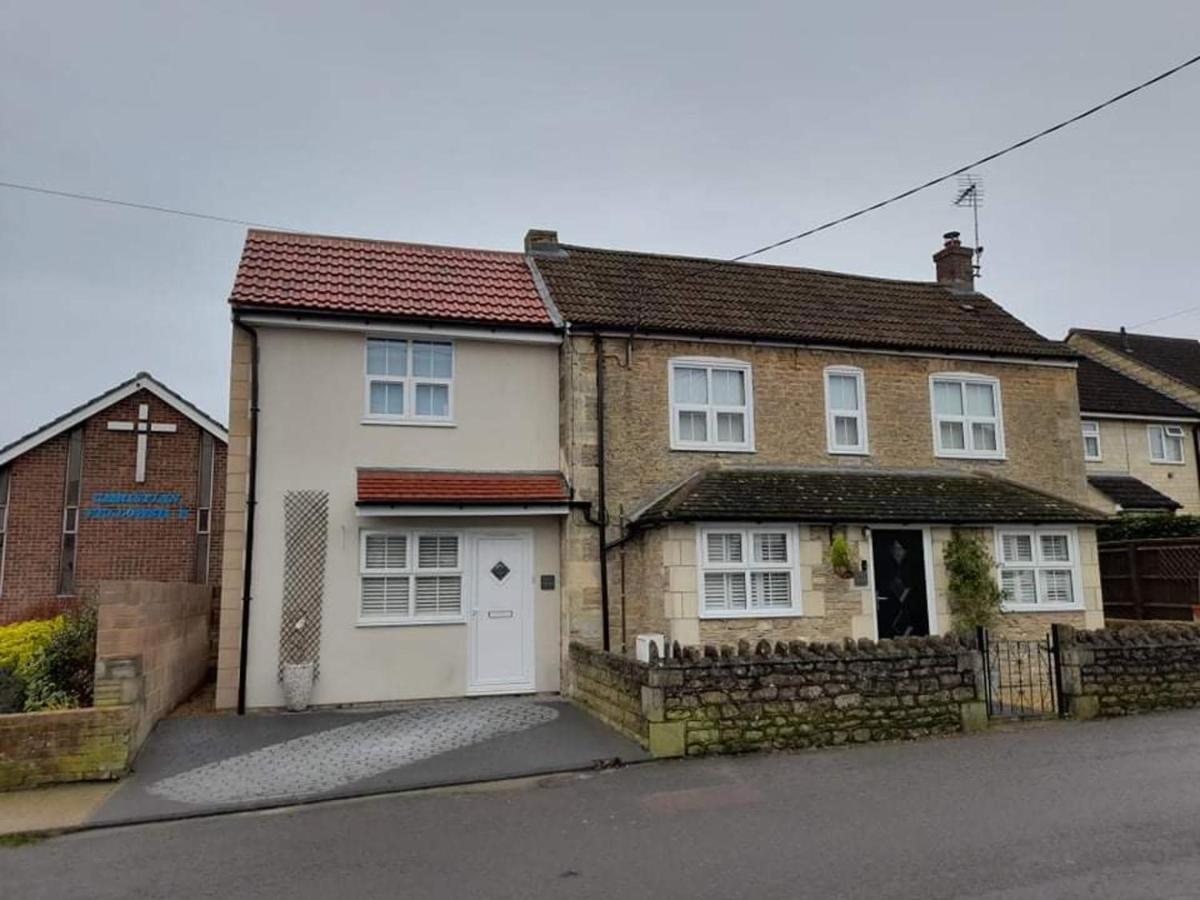 Outstanding Modern 1-Bed House In Chippenham Chippenham (Wiltshire) Exterior photo