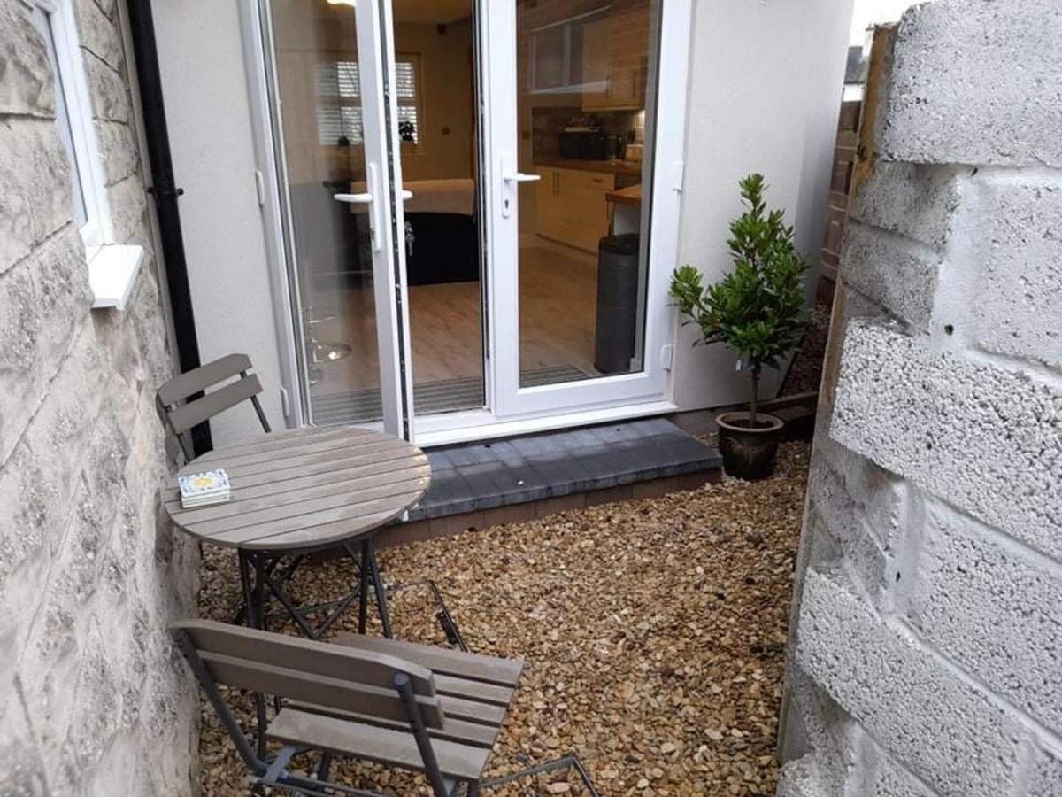 Outstanding Modern 1-Bed House In Chippenham Chippenham (Wiltshire) Exterior photo